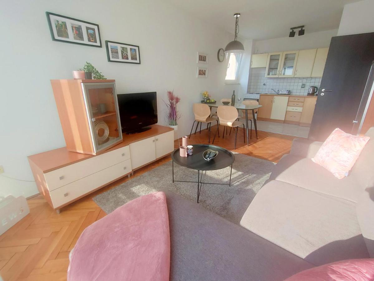 Adria Holliday Rijeka Apartment ภายนอก รูปภาพ